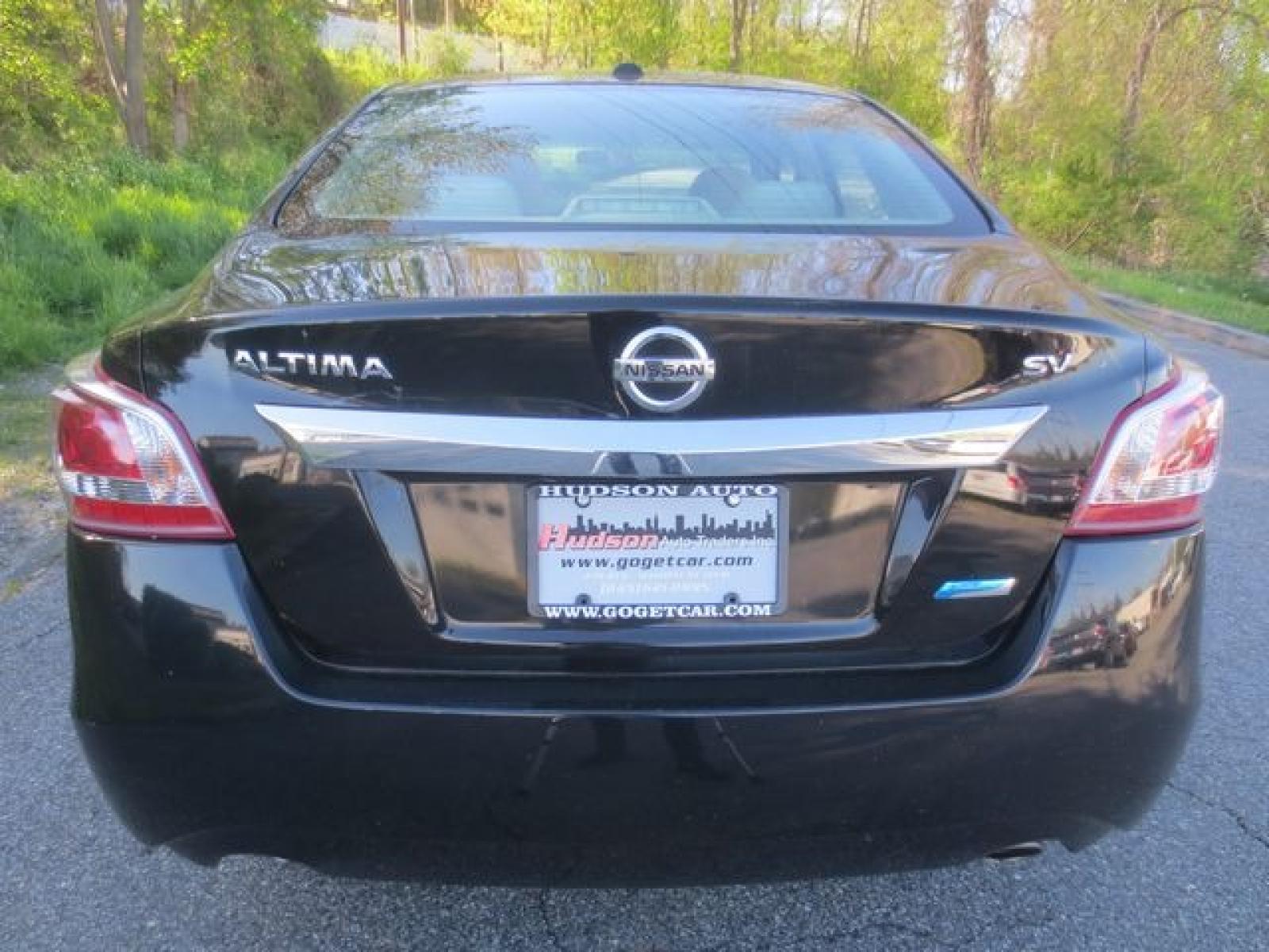 2013 Black /Beige Nissan Altima SV (1N4AL3AP7DN) with an 2.5L L4 DOHC 16V engine, Automatic transmission, located at 270 US Route 6, Mahopac, NY, 10541, (845) 621-0895, 41.349022, -73.755280 - Photo #5